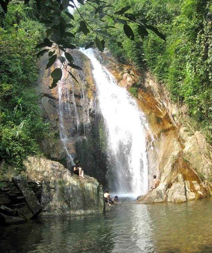 Ngẩn ngơ trước vẻ đẹp hoang sơ của thác Vạn Mơ Phú Thọ