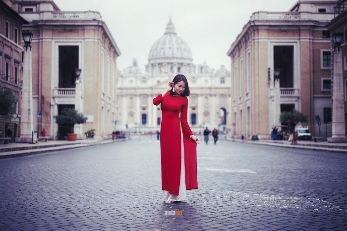 bộ ảnh mặc áo dài Việt check in hơn 10 quốc gia - tòa thánh Vatican