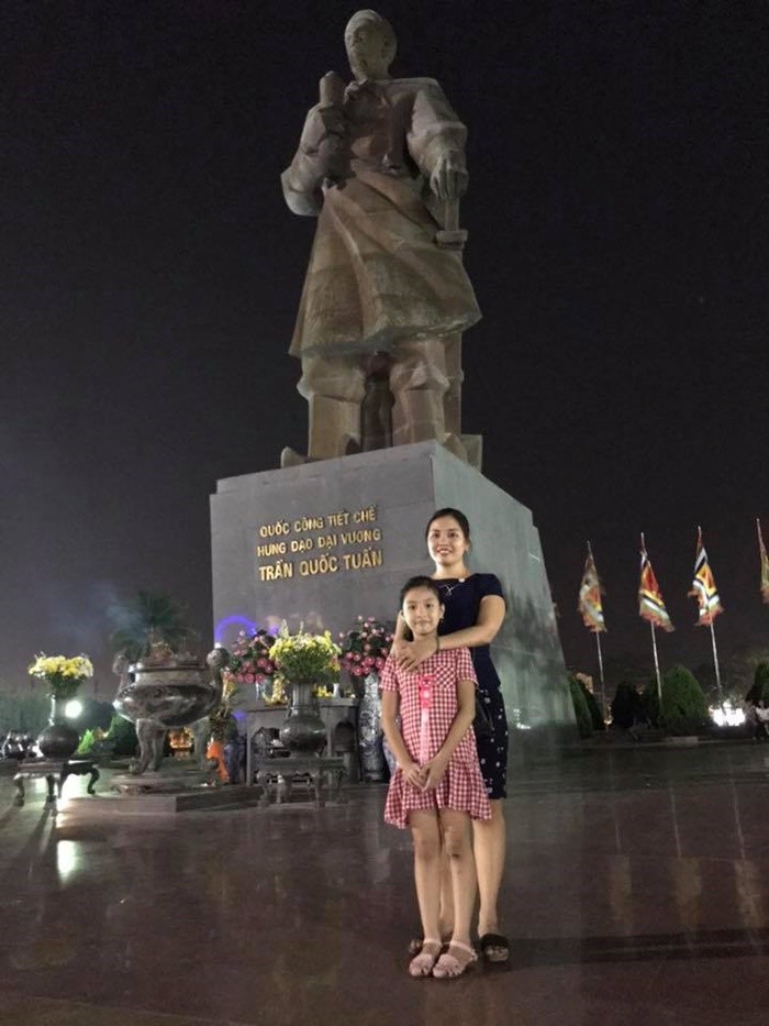 Tượng đài Trần Hưng Đạo Tỉnh Nam Định về đêm