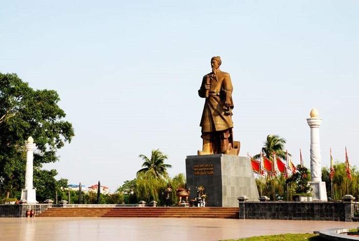 Khu vực tượng đài Trần Hưng Đạo