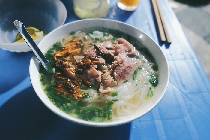 Pho carrying Hanoi - a beloved culinary feature of Ha Thanh people