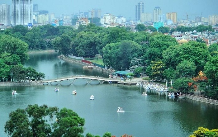 Park-staff-to-drops-to-ha-noi-1