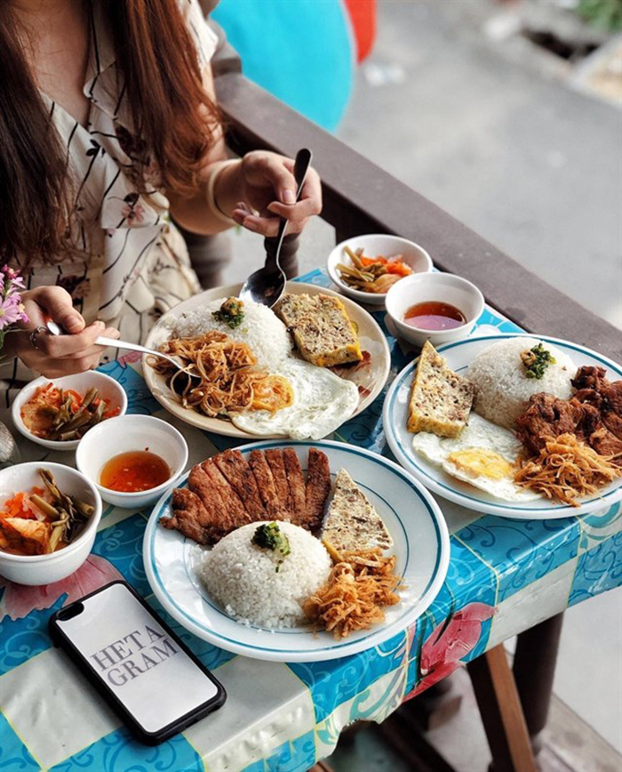 Not only winning the hearts of many elderly diners, but Saigon broken rice is also a favorite dish of many young people.