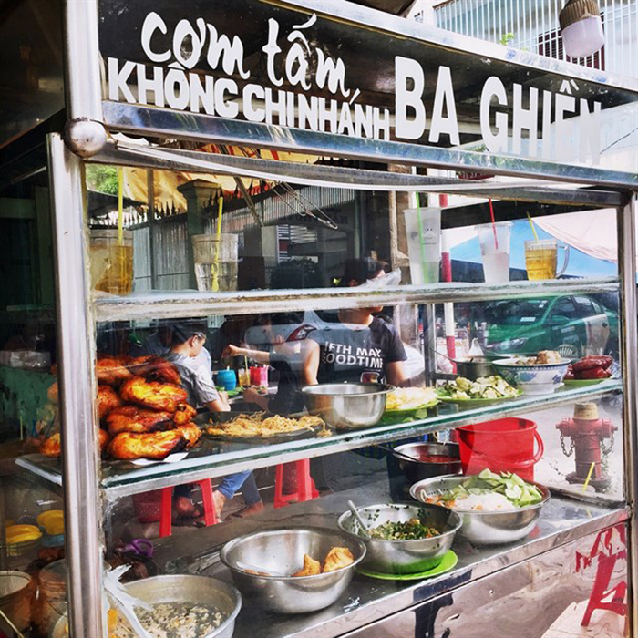 Ba Ghiền nổi tiếng là quán cơm bán lâu năm và chất lượng vượt trội nhất nhì đất Sài Gòn.