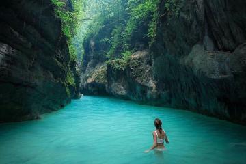 Thác nước xanh màu ngọc bích Kawasan - báu vật của thành phố Cebu Philippines