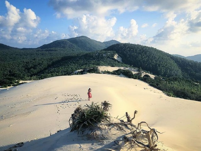 Tu Nham beach - white sand hill