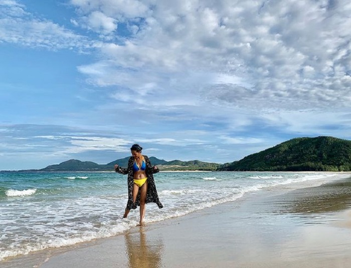 Tu Nham beach - bathing