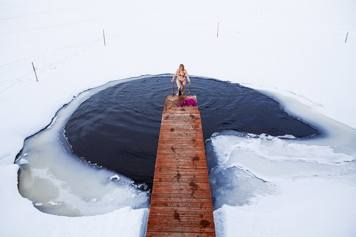 Bơi mùa đông ở Nga rèn sức khỏe 