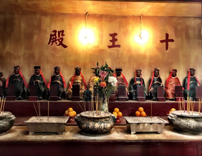 Khám phá đền Manmo ở Hồng Kông