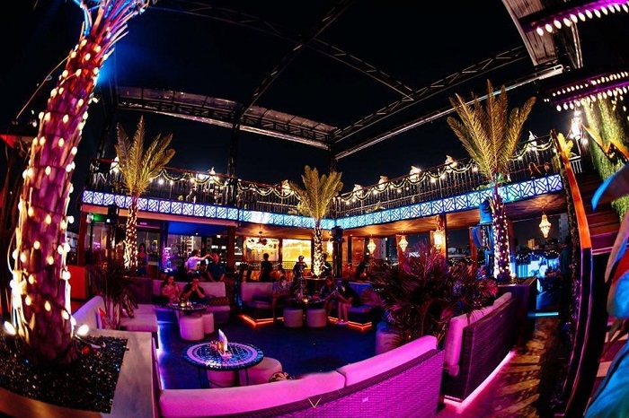 Những địa điểm đi chơi đêm ở Sài Gòn - Zahrah Coffee Lounge & Rooftop