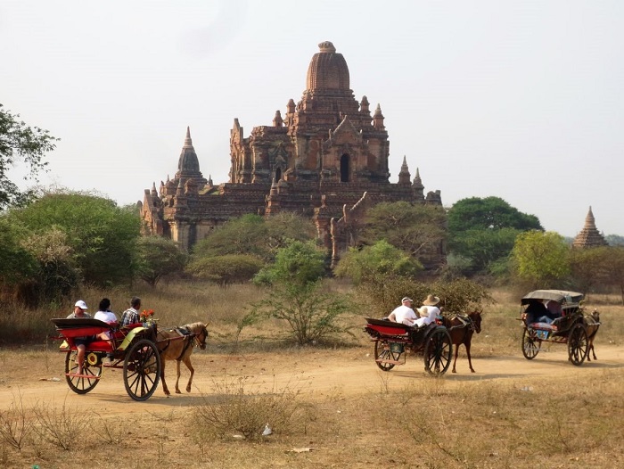 Những địa điểm du lịch ở Bagan  -Đi xe ngựa khám phá Old Bagan 