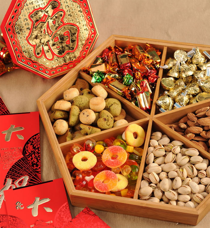Những món ngon Trung Quốc ngày Tết - Khay bánh kẹo