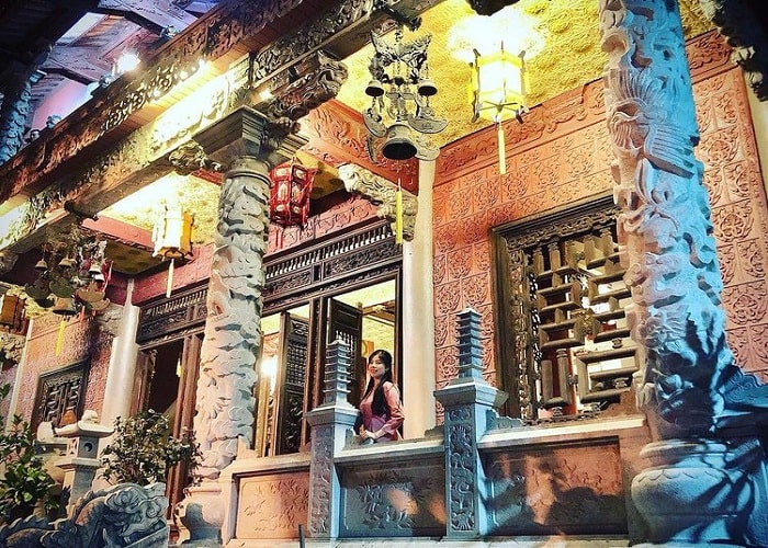 interesting vignettes - an interesting spot at the Red Pagoda in Hai Phong