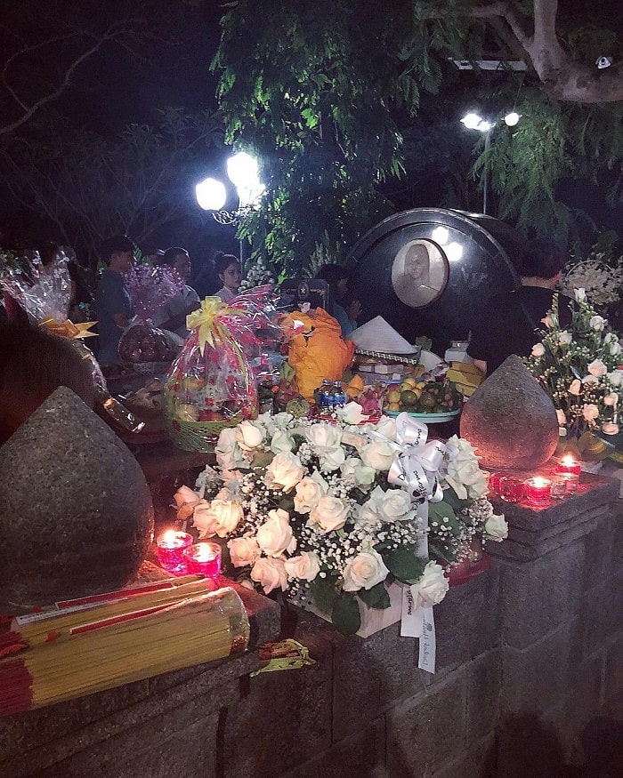 kinh nghiệm đi lễ Côn Đảo cuối năm - viếng mộ Cô Sáu ban đêm