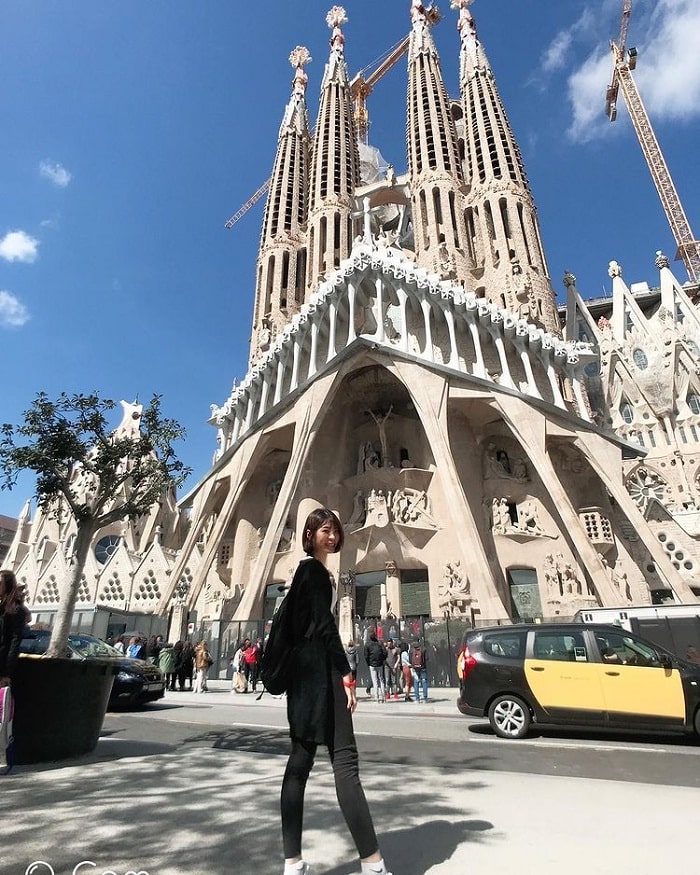 mặt trước - thiết kế ấn tượng của Nhà thờ La Sagrada Familia 