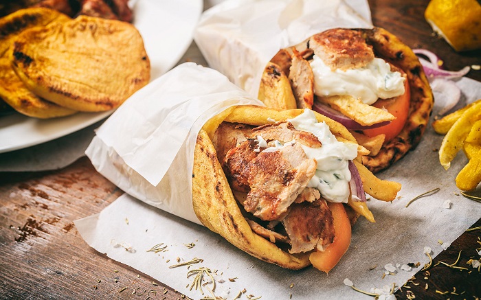 Shawarma chiên món ăn đường phố ở Dubai hấp dẫn du khách 