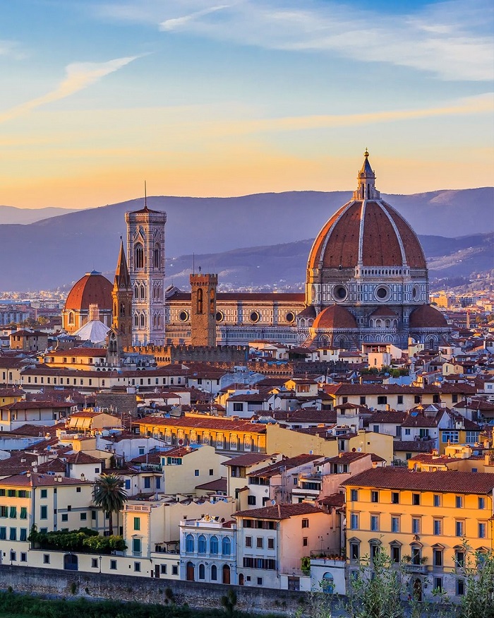 Nhà thờ năm ở Quảng trường Piazza del Duomo - Vẻ đẹp tráng lệ của nhà thờ Florence nước Ý