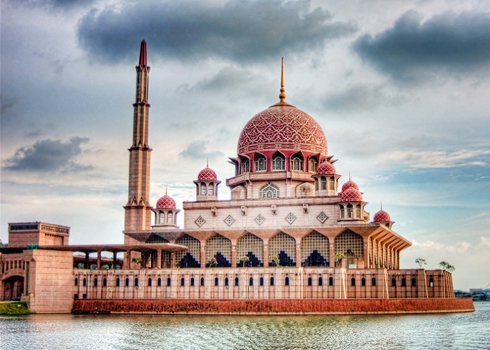 Nhà thờ Hồi giáo Putra - thánh đường màu hồng nổi tiếng ở Malaysia