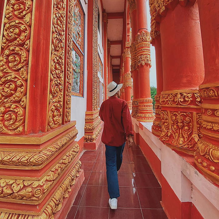Vãn cảnh chùa Ghositaram Bạc Liêu - Những hàng cột được sơn son thiếp vàng
