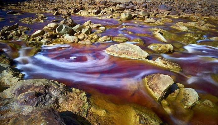 màu tím - màu nước của Sông đỏ Rio Tinto 