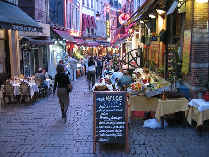 Phố ẩm thực Rue des Bouchers ở thủ đô Brussels