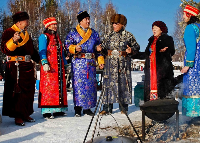 Phong tục đón Tết của người Mông Cổ - mặc quần áo mới