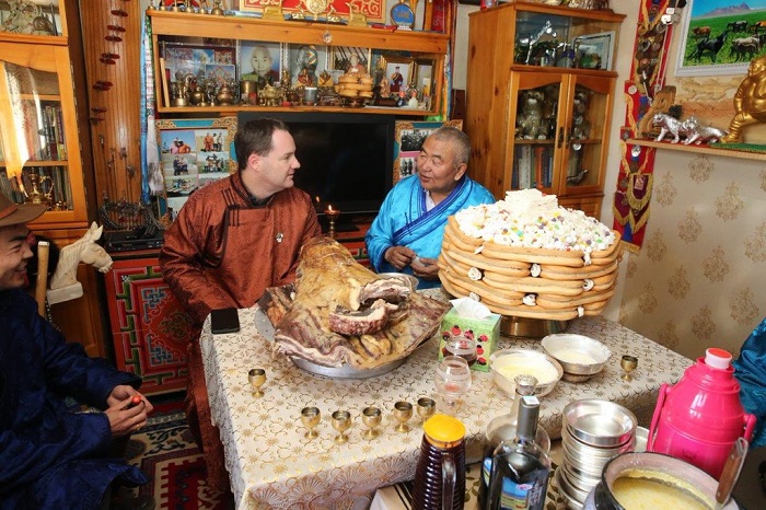 Phong tục đón Tết của người Mông Cổ - chuẩn bị bữa tiệc