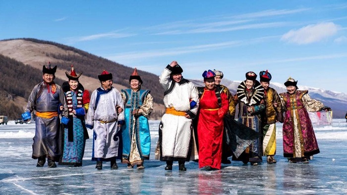Phong tục đón Tết của người Mông Cổ - gặp gỡ người thân