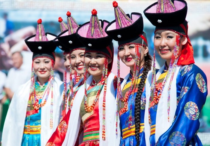 Phong tục đón Tết của người Mông Cổ - trang phục truyền thống