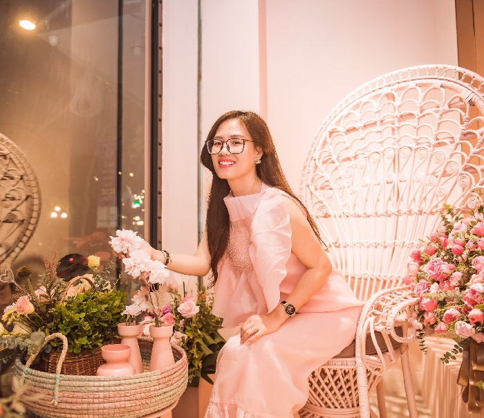 Pink tone cafe in Hanoi-the-pink-house