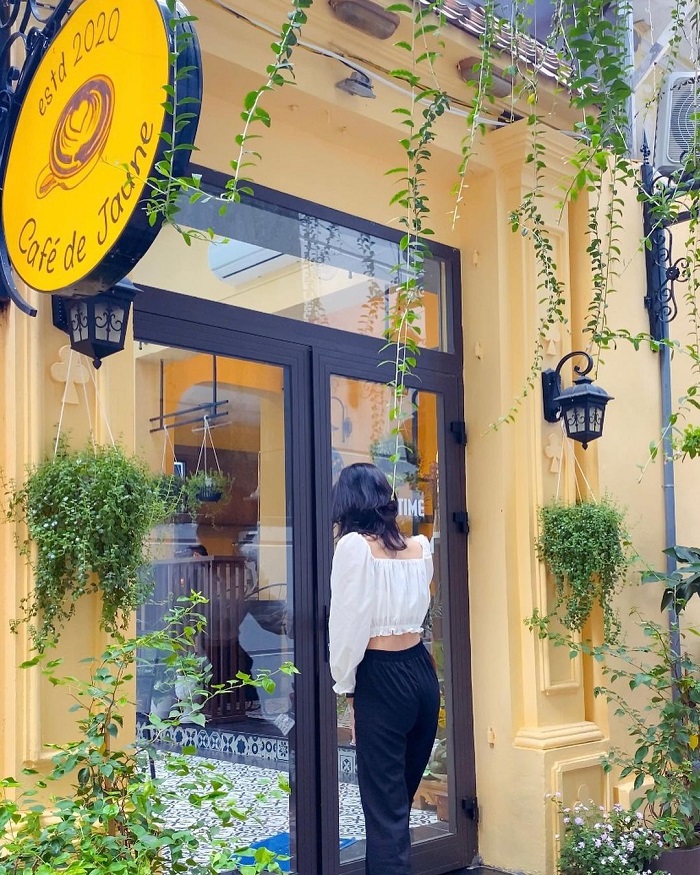 Những quán cafe tone vàng ở Hà Nội-Cafe_De_Jaune-bemycoffeehn