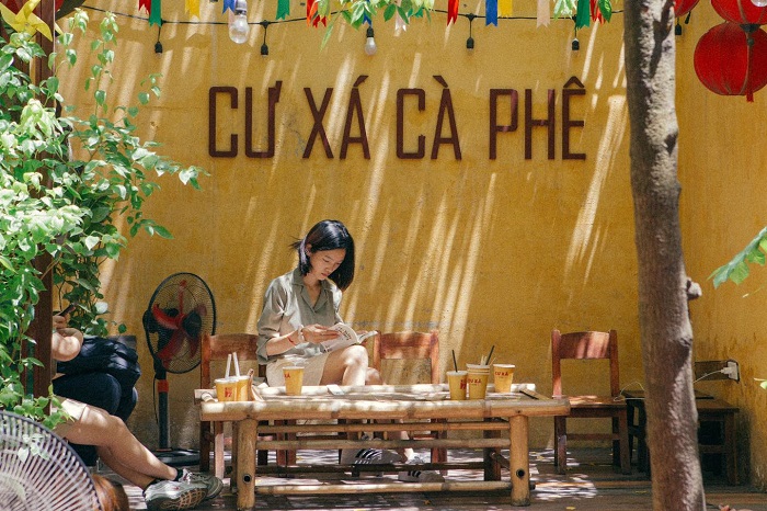 Yellow tone cafes in Hanoi-cuxa