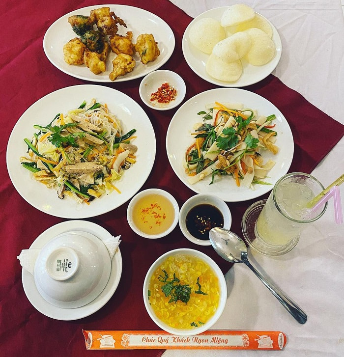Delicious vegetarian restaurant in Saigon - French vegetarian rice