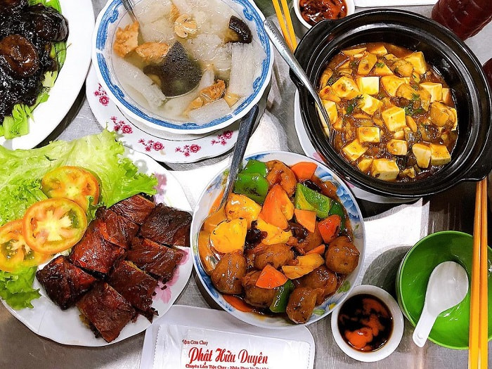 Delicious vegetarian restaurant in Saigon - Huu Duyen Buddha