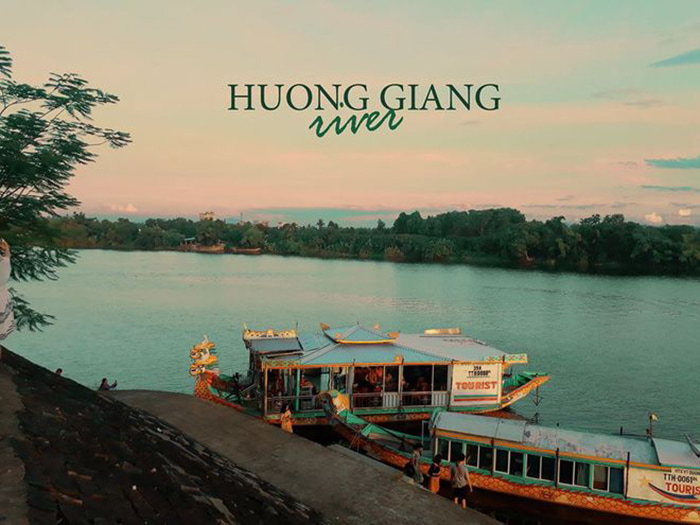 The beauty of Hue Huong River - A gentle river