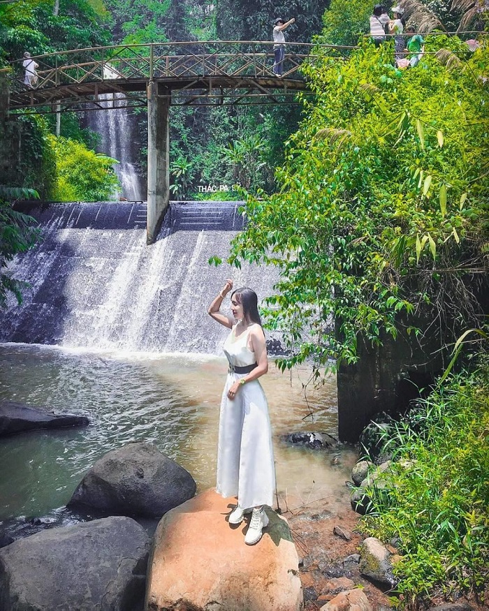Pa Sy Kon Tum waterfall - attracts tourists