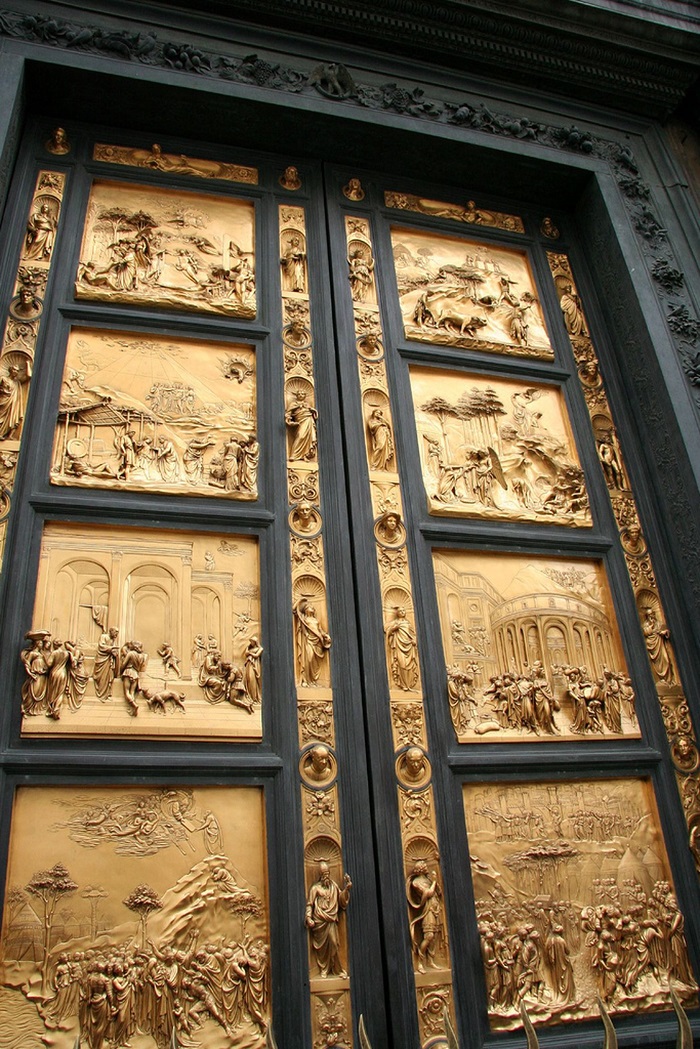 Cánh cổng của nhà thờ với họa tiết đặc biệt - Vẻ đẹp tráng lệ của nhà thờ Florence nước Ý