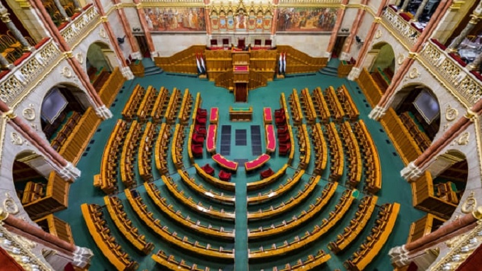   tòa nhà Quốc hội Hungary- chiêm ngưỡng bên trong 
