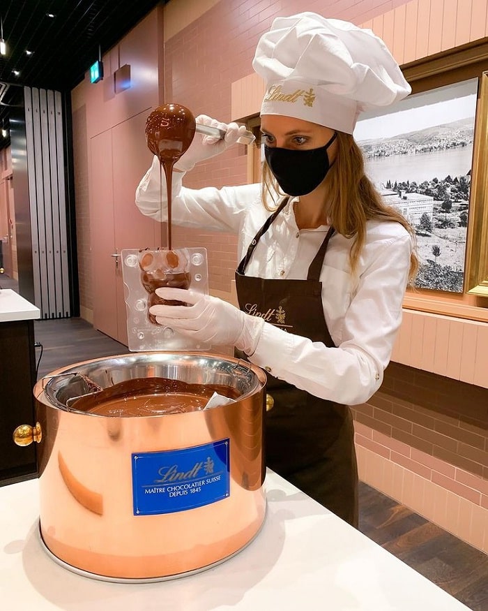 tự làm sô cô la - hoạt động thú vị tại bảo tàng sô cô la ở Thụy Sĩ