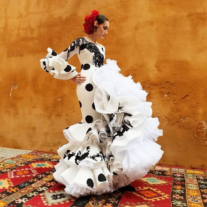 Du lịch Tây Ban Nha mua gì làm quà - váy flamengo
