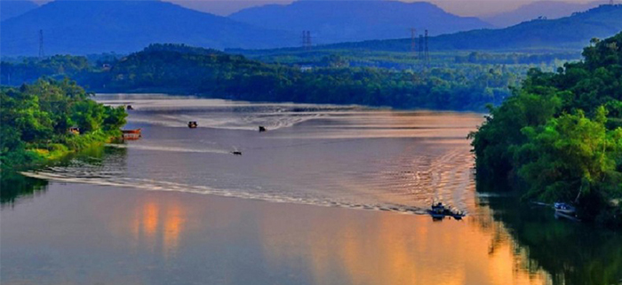 The beauty of Hue Huong River - at sunset