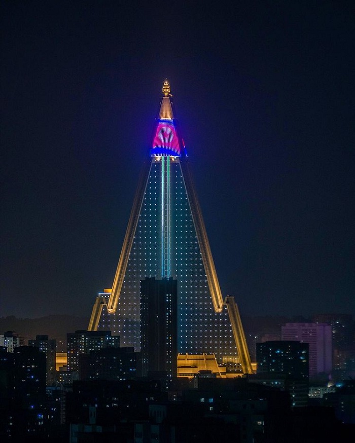những góc chụp 'Khách sạn tận thế' ở Triều Tiên đẹp về đêm