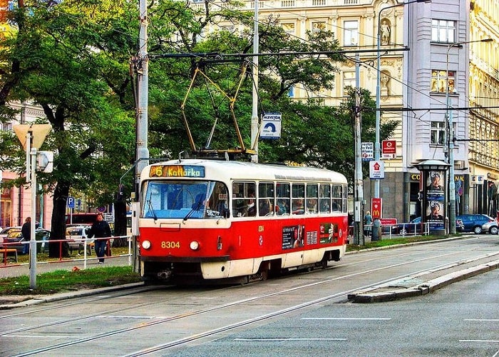 xe buýt - phương tiện du lịch Bohemia