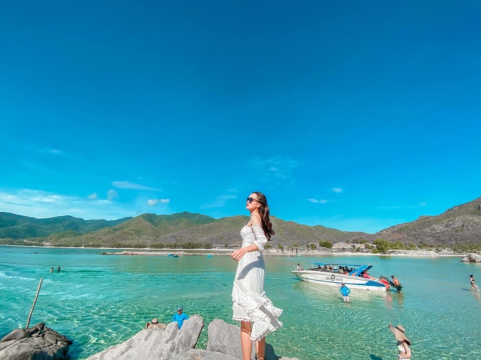 Đảo Bình Hưng - một trong những bãi tắm đẹp ở Cam Ranh được yêu thích 