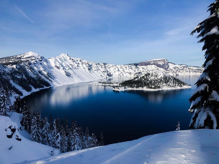 Hồ Crater là nơi trượt tuyết hấp dẫn nhưng không có cáp treo - du lịch hồ Crater