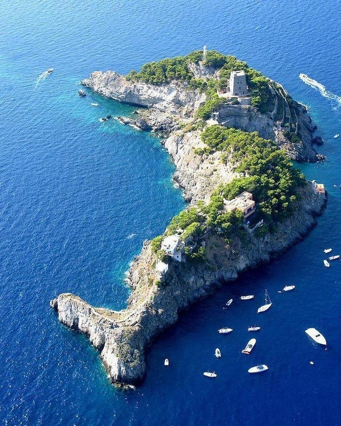 Sirenuse là hòn đảo có hình dáng độc lạ trên thế giới