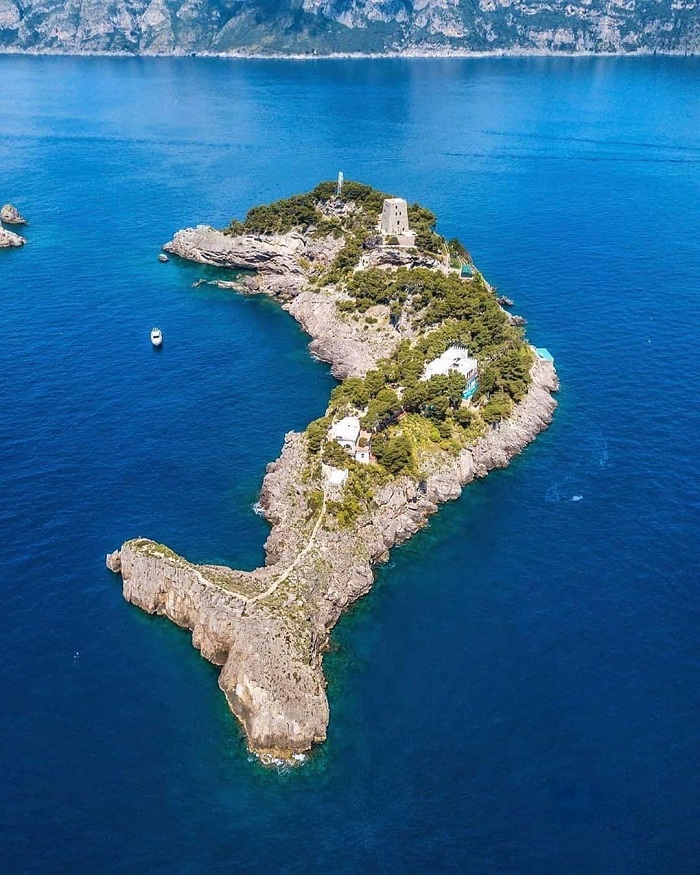 Sirenuse là hòn đảo có hình dáng độc lạ trên thế giới