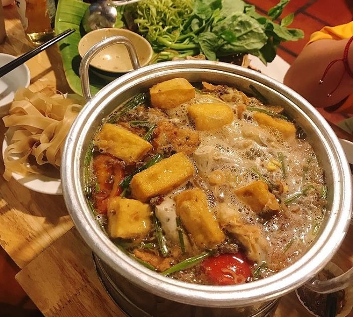 The famous winter dish in Hai Phong - crab hot pot dish 