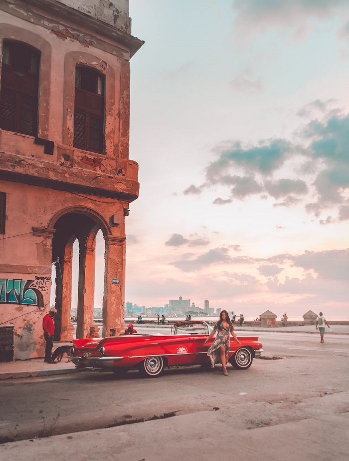 Con đường đi dạo nổi tiếng Malecon - Phố cổ Havana