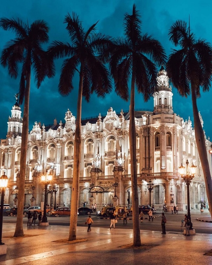 Phố cổ Havana rực rỡ về đêm - Phố cổ Havana
